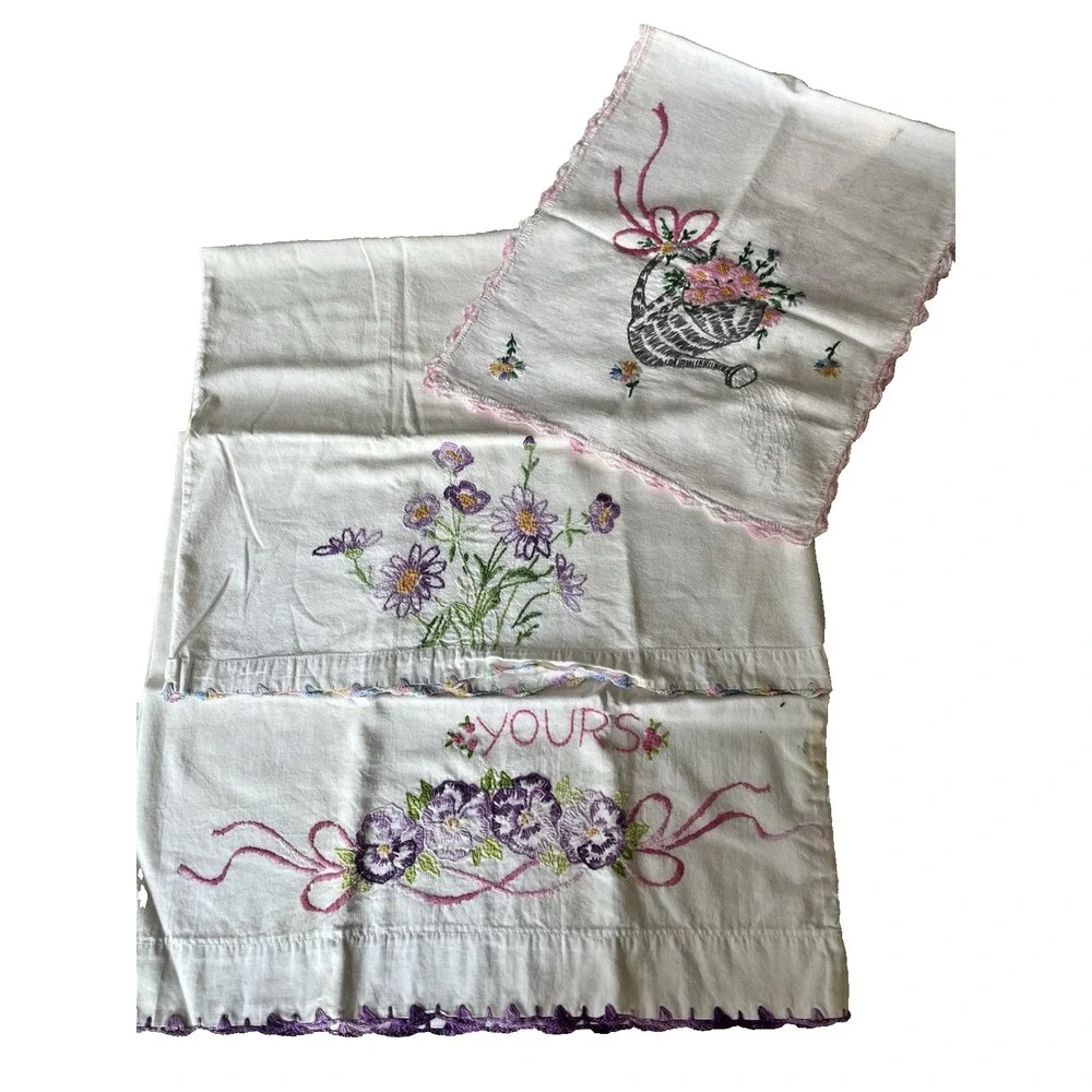 Vintage‎ Lot 0f 3 Mix Match Embroidered Crocheted Pillowcases + Dresser Scarf